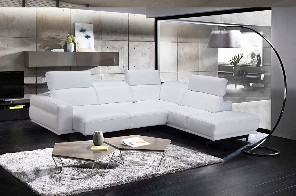 J and M Furniture Couches & Sofa Davenport Snow White Modern Sectional | J&M Furniture