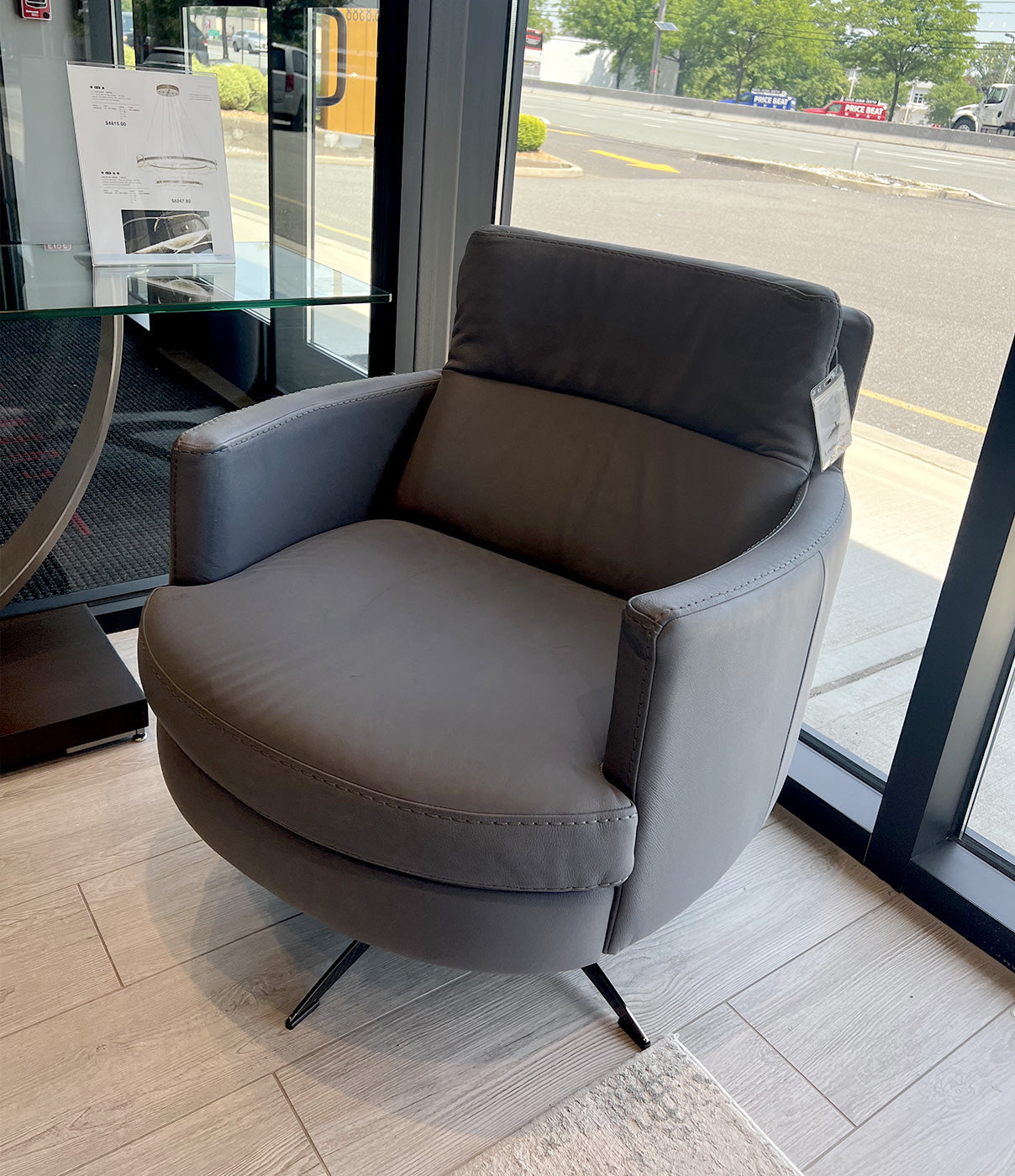 Thea I572 Lounge Leather Armchair | Incanto