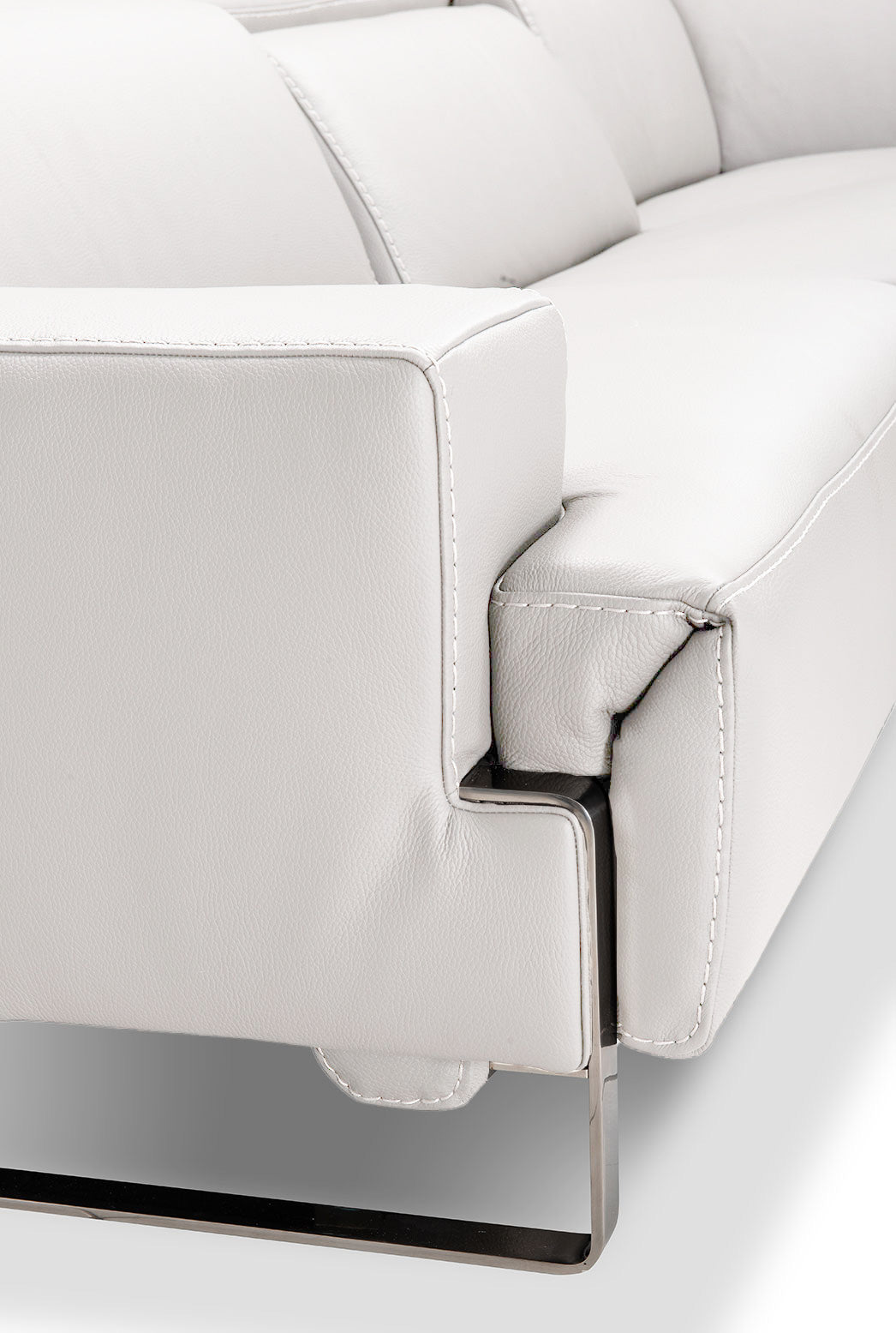 Incanto Italian Attitude Couches & Sofa i768 Reclining Sectional Sofa in White | Incanto