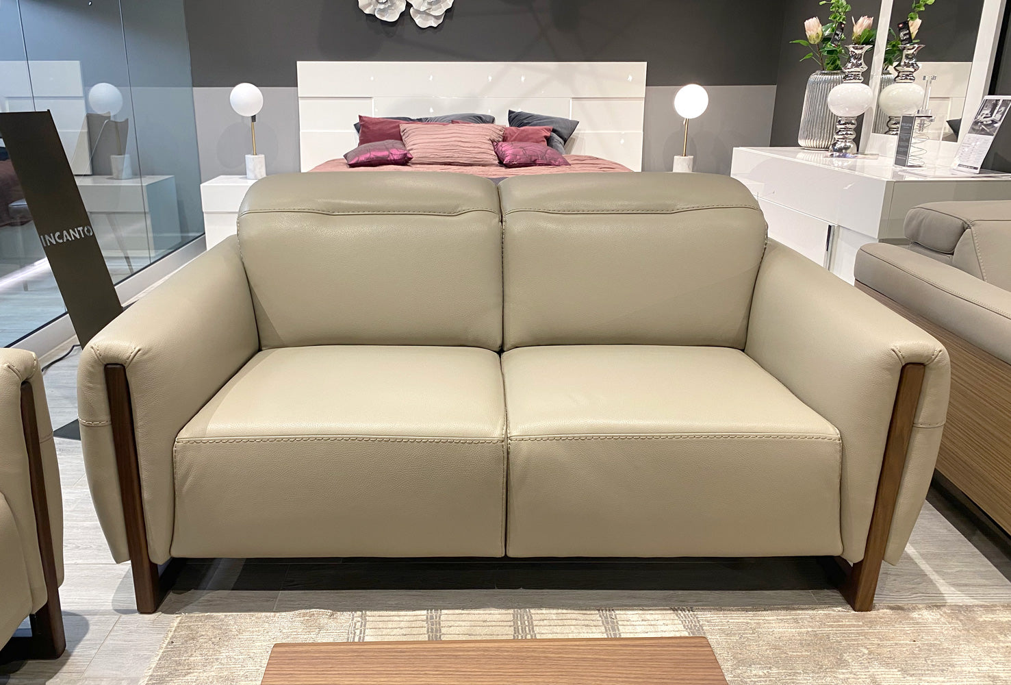 Incanto Italian Attitude Loveseat Incanto I952 Loveseat – Italian Leather